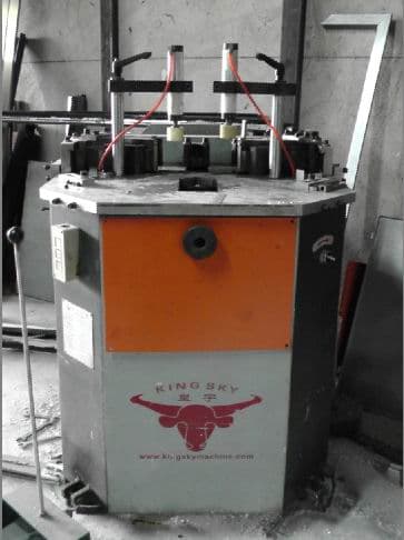 鋁材專用自動沖角機